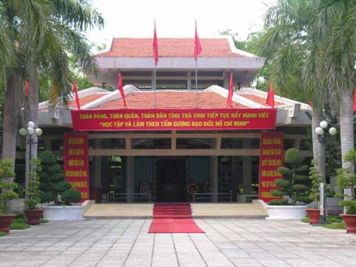 Đền thờ Bác Hồ Trà Vinh