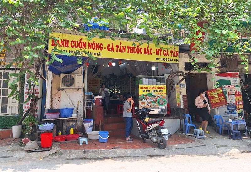 Bánh Cuốn Nóng - Gà Tần - Quán bánh cuốn siêu nhân ở 137 Hoàng Văn Thái, Hà Nội