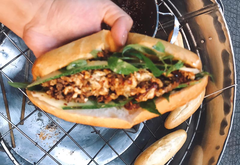 Bánh Mì Trường Tiền - 14 Trần Cao Vân