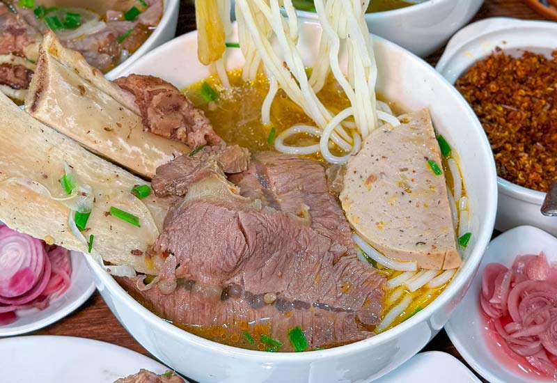 Bún Bò Cô Hạnh - 192 Hà Tôn Quyền, Quận 11, TP. Hồ Chí Minh