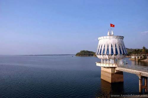 Hồ Dầu tiếng Tây Ninh 