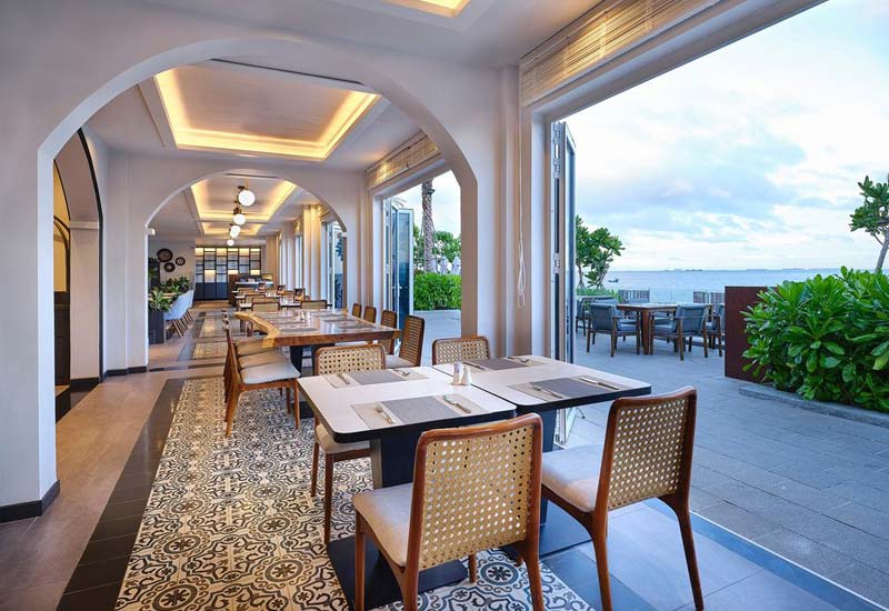 Nhà Hàng Breezes - Nhà hàng Sang trọng của Khách sạn Mercure ở 06 Hạ Long, Vũng Tàu