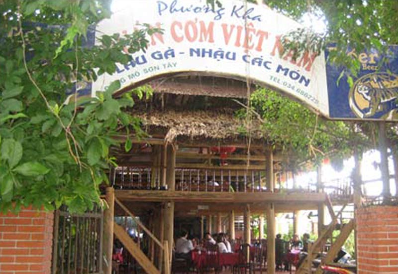 Nhà hàng Phương Kha - Món cá nheo ở cổng sân Golf hồ Đồng Mô