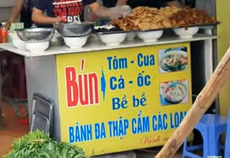 Hòa Quán - Quán Bún Hải Sản tại Cổng chợ Hạ Long 1