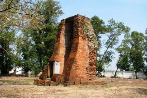 Tháp cổ Vĩnh Hưng Bạc Liêu