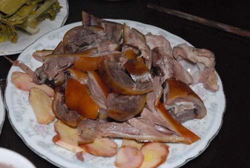 Thịt chó Ngũ Kiên: Hấp dẫn và độc đáo bởi vị giòn tan, thơm ngon từ thịt chó xứ Ngũ Kiên đã trở thành món ăn vặt được nhiều người yêu thích. Ảnh liên quan sẽ cho bạn cơ hội thưởng thức những miếng thịt nóng hổi, đầy chất dinh dưỡng.