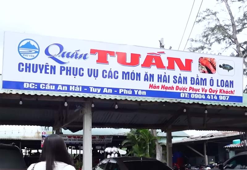 Quán Tuấn phục vụ các món ăn Đặc sản Đầm Ô Loan tại Cầu An Hải, Tuy An, Phú Yên