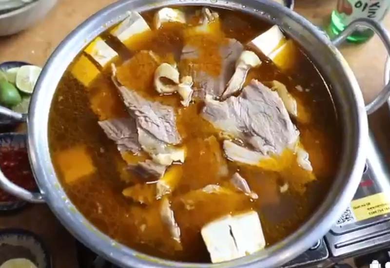 Lẩu Bò Nhà Gỗ tại Đường Hùng Vương Nối Dài, Thành phố Mỹ Tho, Tiền Giang
