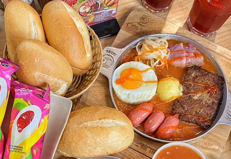Cột Điện Quán - Đệ Nhất Bánh Mỳ Chảo 78 Chùa Láng, Đống Đa, Hà Nội