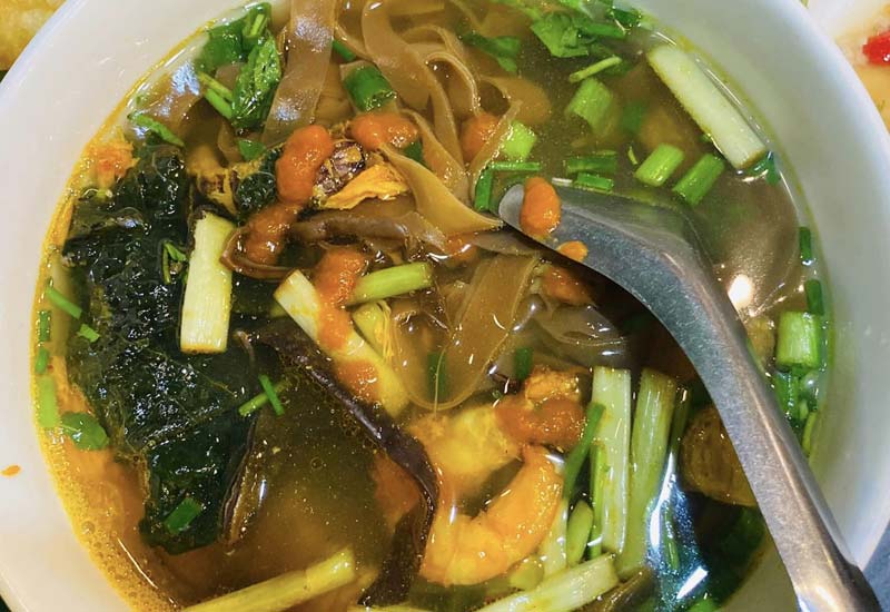 Quán Bà Cụ chuyên Bánh Đa Cua tại 179 Cầu Đất, Ngô Quyền, Hải Phòng