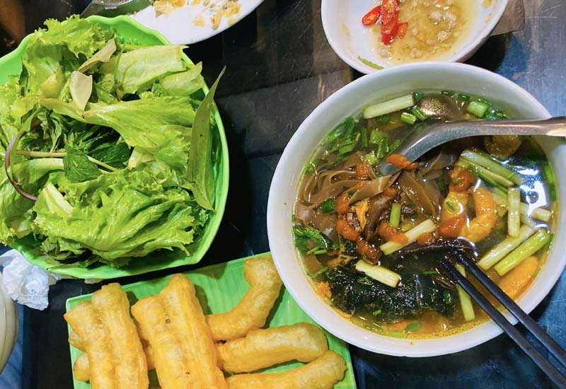 Quán Bà Cụ chuyên Bánh Đa Cua tại 179 Cầu Đất, Ngô Quyền, Hải Phòng