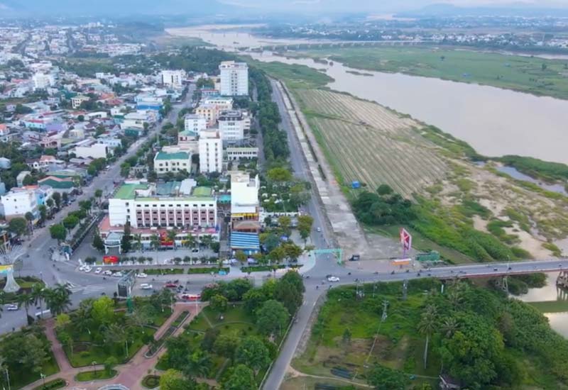 Nhà hàng Cơm Niêu Bến Sông Quê 01 Tôn Đức Thắng, P. Lê Hồng Phong, Thành phố Quảng Ngãi