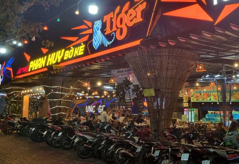 Nhà hàng Ẩm Thực Phan Huy Bờ Kè tại Lái Thiêu, Thuận An, Bình Dương