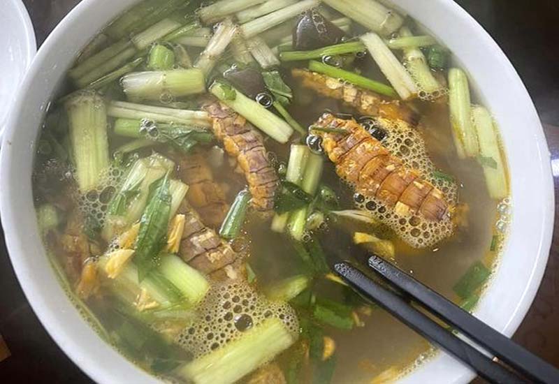 Quán Bà Cụ chuyên Bánh Đa Cua tại 179 Cầu Đất, Ngô Quyền, Hải Phòng