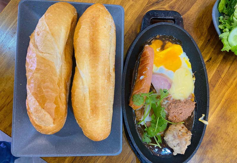 Bánh mì chảo - Bò Né Vi 208 Trường Chinh, Tuy Hoà, Phú Yên