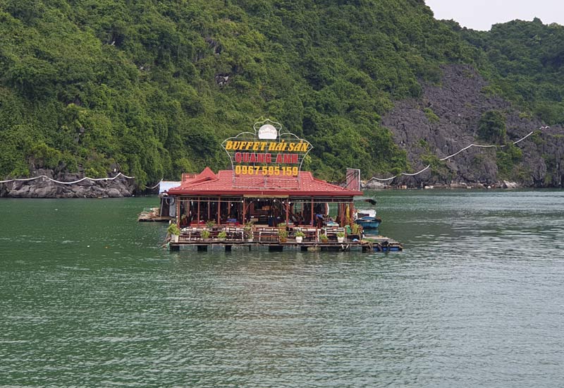 Nhà hàng bè nổi Buffet Hải Sản Quang Anh ở Cái Bèo, Cát Bà, Cát Hải, Hải Phòng