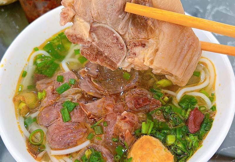 Sông Hương Quán - Bún bò huế, Bún hải sản tại 79 Hoàng Quốc Việt, thành phố Bắc Giang