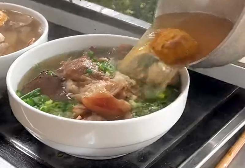 Bún Bò Huế Huy Béo 72 Trần Khát Chân Kéo Dài, Hai Bà Trưng, Hà Nội