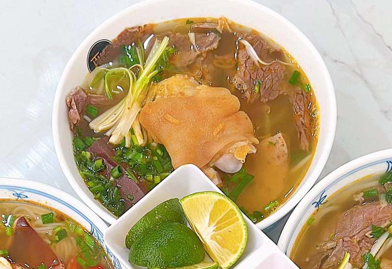 Sông Hương Quán - Bún bò huế, Bún hải sản tại 79 Hoàng Quốc Việt, thành phố Bắc Giang