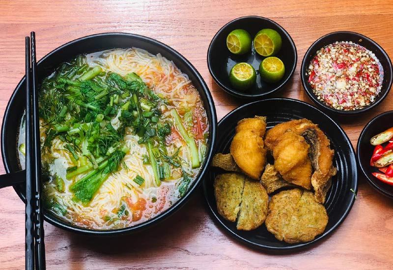 Tiệm Bún Cá Chấm Hạnh Béo ở ngõ 215 Tô Hiệu, Cầu Giấy, Hà Nội