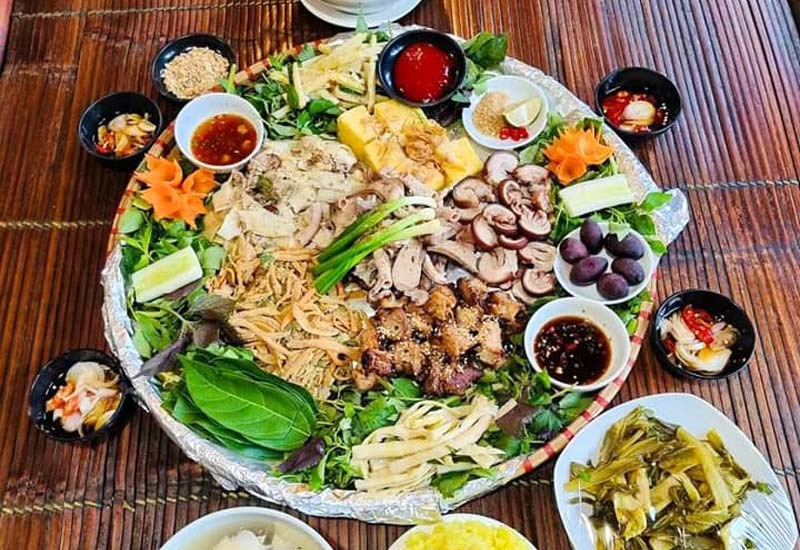 Nhà hàng Xưa Quán tại Tổ 1, Đường Phan Bội Châu, Phường Phan Đình Phùng, Thành phố Thái Nguyên