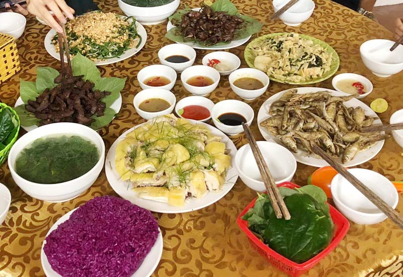 Nhà hàng Nhiên Hiên ở Làng văn hoá Tân Lập, Tân Trào, Sơn Dương, Tuyên Quang