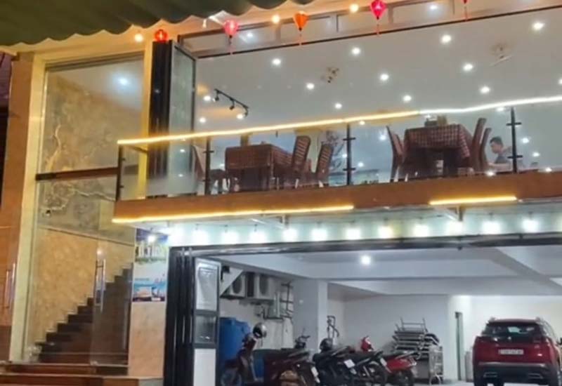Nhà hàng Anh Vũ ở Chân cầu Nhật Lệ, Thành phố Đồng Hới, Quảng Bình