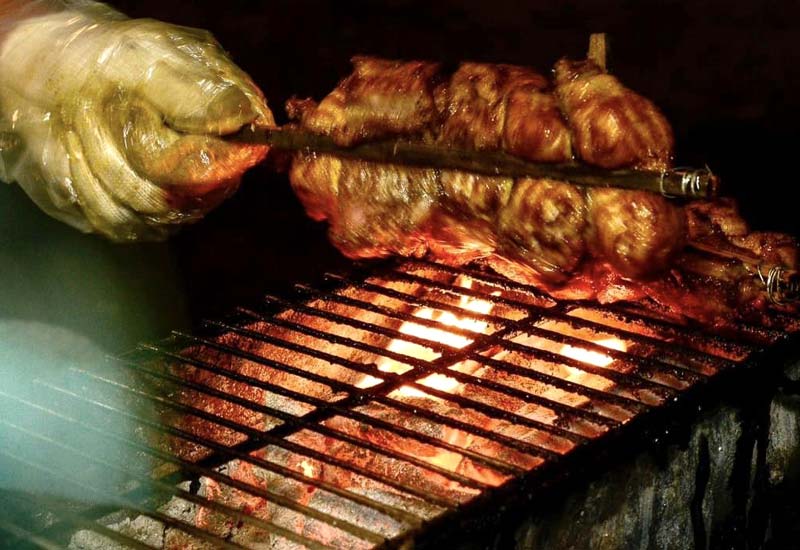 Chả Cá Lăng Ngon 3B ở 115B Phùng Hưng, Hoàn Kiếm, Hà Nội