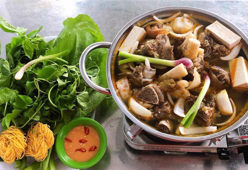 Lẩu Bò Hùng ở cổng Chung Cư CT4 Vĩnh Điềm Trung, Đường Hoàng Cầm, TP. Nha Trang, Khánh Hòa