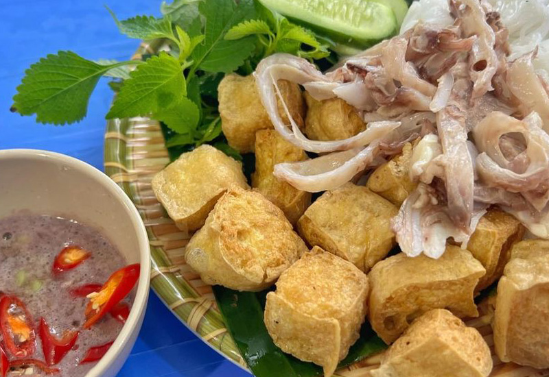 Quán Bún đậu mẹt ở 23 Phan Huy Ích, Hà Nội