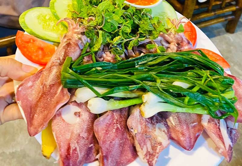 Tuyết Restaurant - Hải Sản Tươi Sống tại Lô 3, Biển An Bàng, Hội An, Quảng Nam