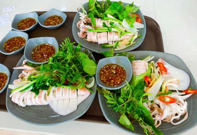 Quán Sân Vườn Sông Vàng 27 đường Nguyễn Thông, P. Phú Hài, Phan Thiết, Bình Thuận