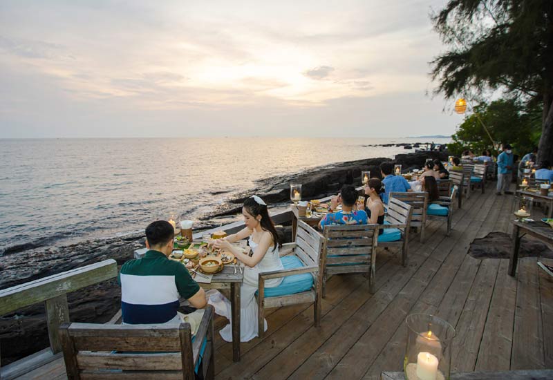 On The Rock Restaurant tại Bãi Ông Lang, Cửa Cạn, Phú Quốc, Kiên Giang