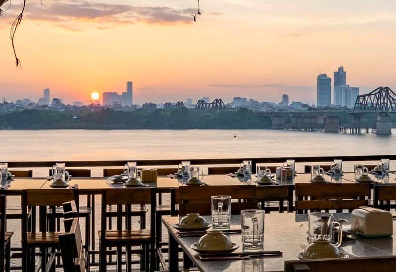 Nhà hàng ngắm hoàng hôn trên Sông Hồng