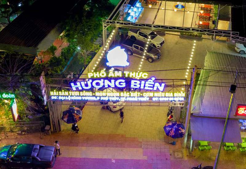 Phố Ẩm Thực Hương Biển tại A63 Đại Lộ Hùng Vương, Phú Thủy, Phan Thiết, Bình Thuận