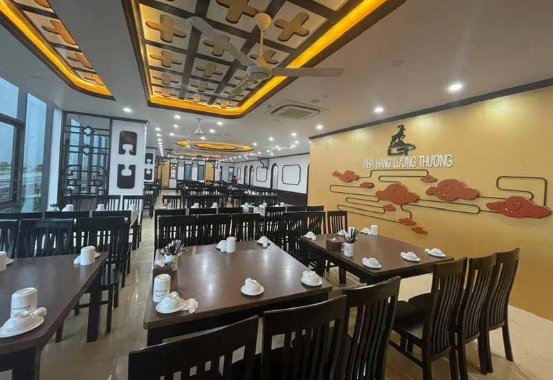 Nhà hàng Lương Thương ở Chân cầu Non Nước, Phố 4, Phường Đông Thành, Thành phố Ninh Bình