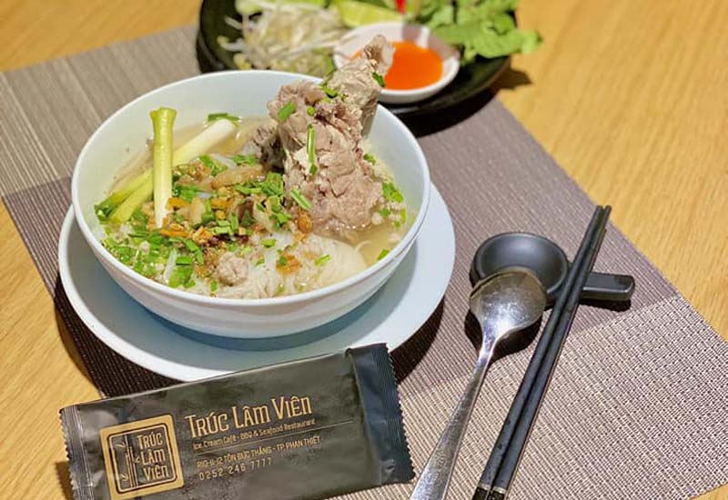 Trúc Lâm Viên - Café - Wine & Seafood ở R10-11-12 Tôn Đức Thắng, P. Phú Thuỷ, Thành phố Phan Thiết, Bình Thuận