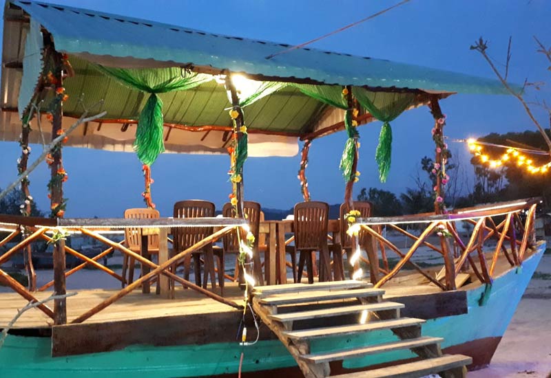 Nhà Bè Kèo Thơm - Nhà hàng Hải Sản Phú Quốc 379 Trần Hưng Đạo, Dương Tơ, Phú Quốc, Kiên Giang