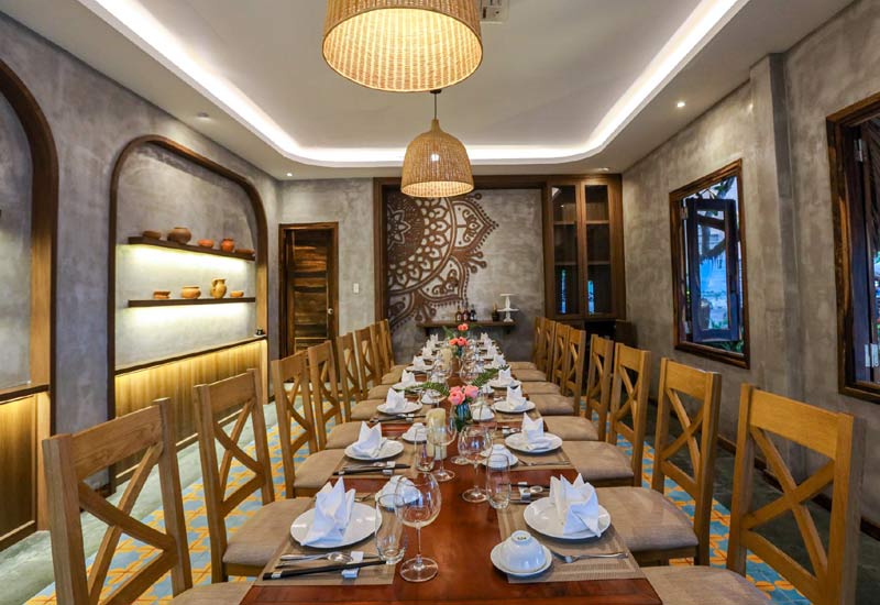 Nhà Hàng Bốn Mùa - Four Seasons Restaurant ở Đường 16/4, Phan Rang, Tháp Chàm