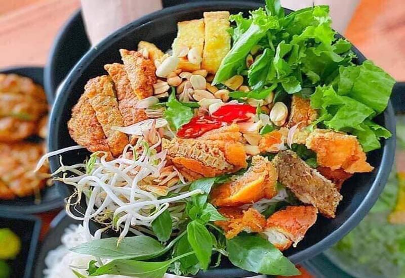 Tiệm Bún Cá Chấm Hạnh Béo ở ngõ 215 Tô Hiệu, Cầu Giấy, Hà Nội