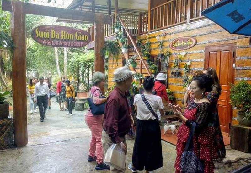 Nhà Hàng Suối Đá ở Đường Hoa và Biển, xã Sơn Thái, huyện Khánh Vĩnh, Khánh Hòa