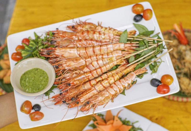 Làng Hải Sản 817 Nguyễn Tất Thành, Xuân Hà, Thanh Khê, Đà Nẵng