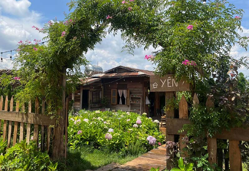 Yên Cafe ở Hẻm 302 Nguyễn Văn Cừ, Thành phố Pleiku, Gia Lai