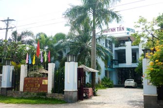 Khách sạn Huỳnh Tấn