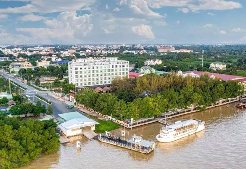 Khách sạn Vạn Phát Riverside địa chỉ 2 Nguyễn Văn Cừ, Phường Cái Khế, Quận Ninh Kiều, Thành phố Cần Thơ