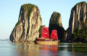 Ly Nha Ky advertises Ha Long Bay in Philippines