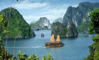 Moscow students vote for Ha Long Bay