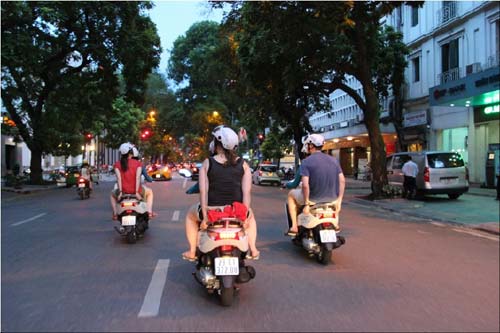 Hanoi Night Lights & Food Tour